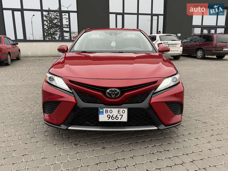 Седан Toyota Camry 2019 в Тернополе