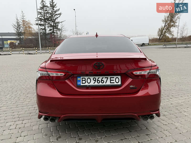 Седан Toyota Camry 2019 в Тернополе