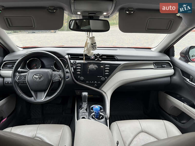 Седан Toyota Camry 2019 в Тернополе