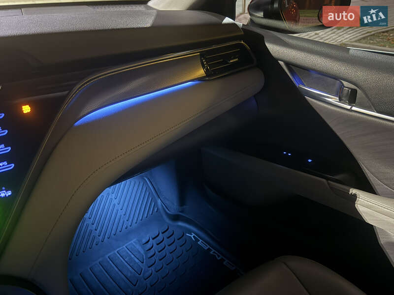 Седан Toyota Camry 2019 в Тернополе