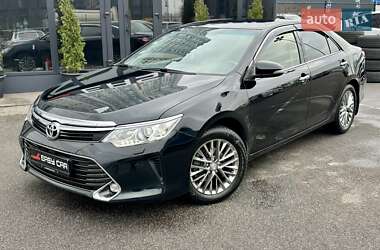 Седан Toyota Camry 2017 в Киеве