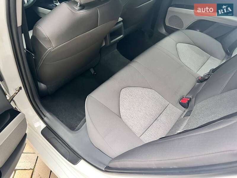 Седан Toyota Camry 2018 в Козине