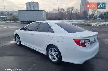 Седан Toyota Camry 2013 в Киеве