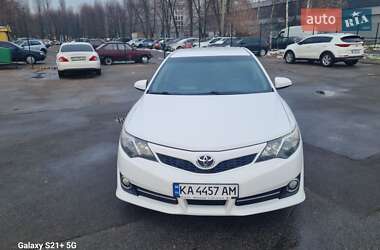 Седан Toyota Camry 2013 в Киеве