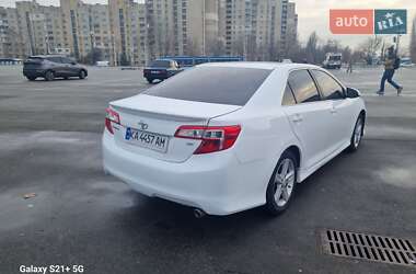 Седан Toyota Camry 2013 в Киеве