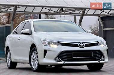 Седан Toyota Camry 2017 в Запоріжжі