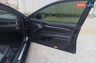 Седан Toyota Camry 2018 в Дніпрі