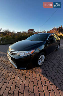 Седан Toyota Camry 2014 в Черновцах