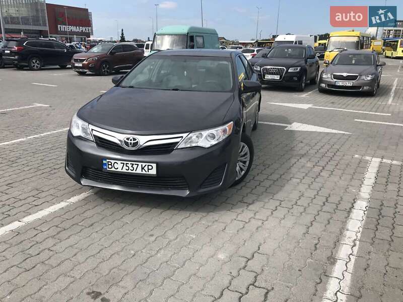 Седан Toyota Camry 2011 в Львові