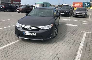 Седан Toyota Camry 2011 в Львові