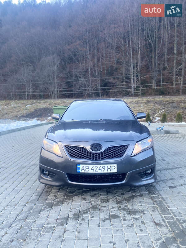 Седан Toyota Camry 2010 в Ивано-Франковске