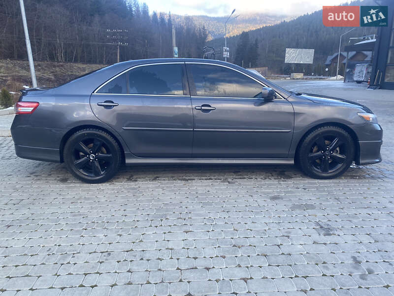 Седан Toyota Camry 2010 в Ивано-Франковске