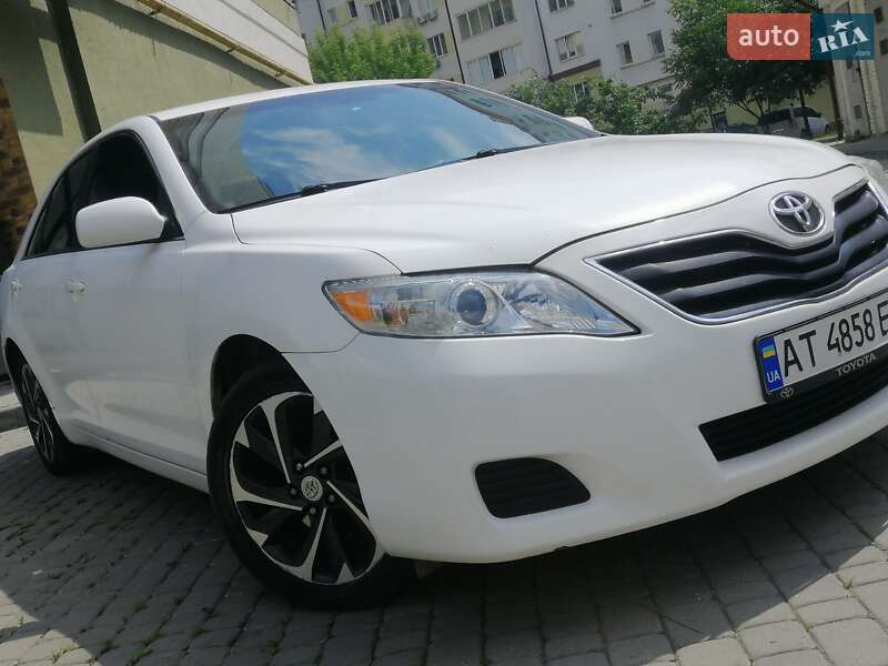 Седан Toyota Camry 2010 в Івано-Франківську