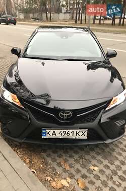 Седан Toyota Camry 2020 в Києві