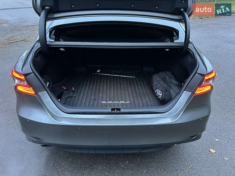 Седан Toyota Camry 2023 в Ровно