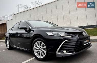 Седан Toyota Camry 2023 в Киеве