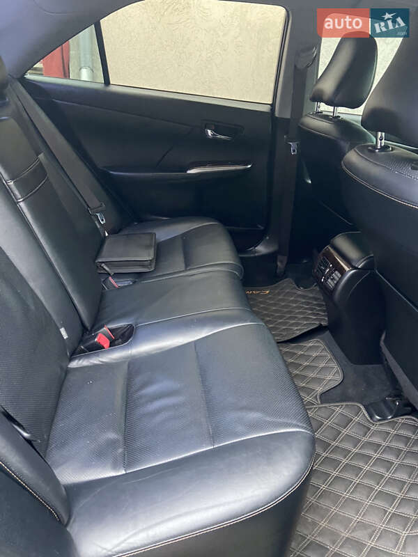 Седан Toyota Camry 2014 в Дніпрі