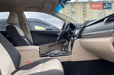 Седан Toyota Camry 2014 в Ивано-Франковске