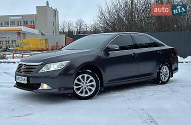 Седан Toyota Camry 2013 в Харкові