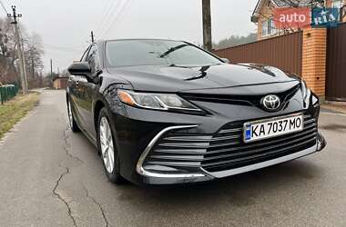 Седан Toyota Camry 2021 в Киеве