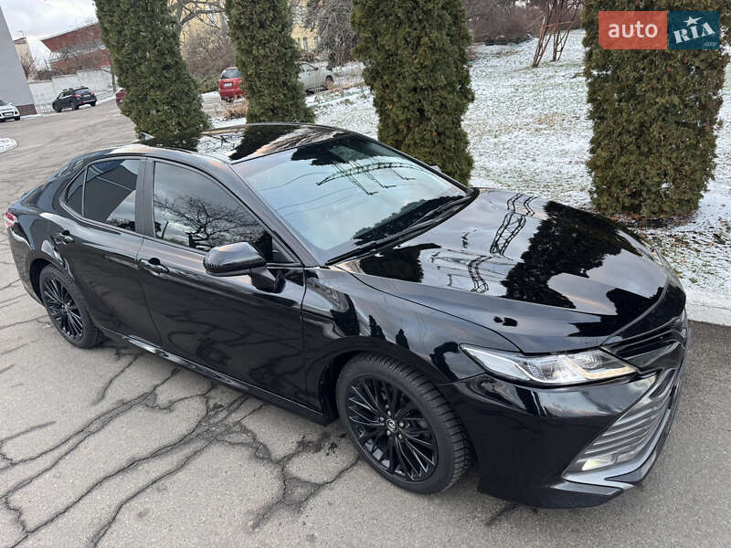 Седан Toyota Camry 2020 в Києві