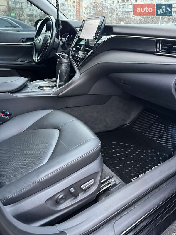 Седан Toyota Camry 2020 в Києві