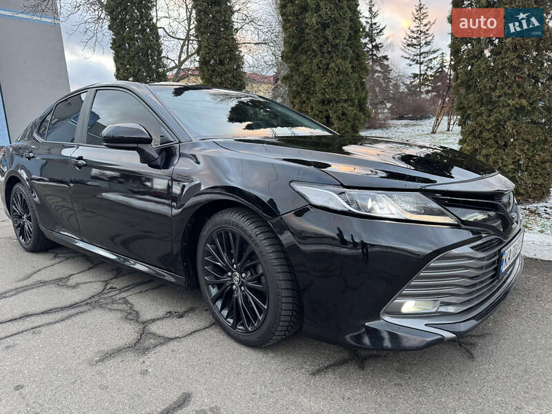 Седан Toyota Camry 2020 в Києві