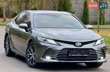 Седан Toyota Camry 2024 в Рівному