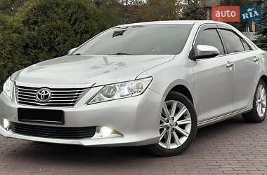 Седан Toyota Camry 2013 в Дніпрі