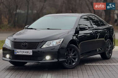 Седан Toyota Camry 2012 в Дніпрі