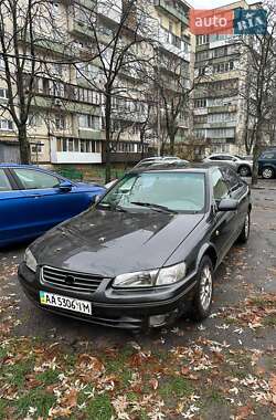 Седан Toyota Camry 1998 в Києві