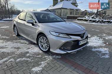 Седан Toyota Camry 2018 в Золочеве