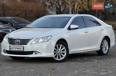 Седан Toyota Camry 2013 в Києві