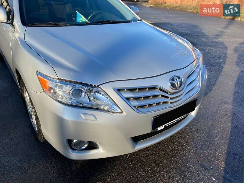 Седан Toyota Camry 2009 в Рівному