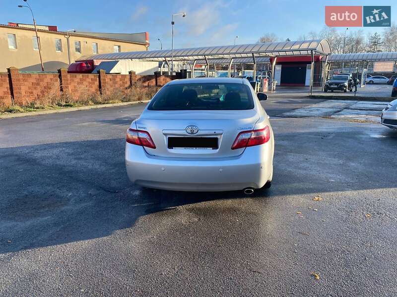 Седан Toyota Camry 2009 в Рівному