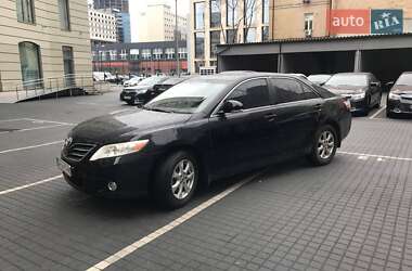 Седан Toyota Camry 2011 в Киеве