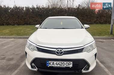 Седан Toyota Camry 2016 в Києві