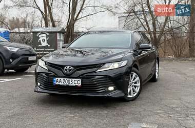 Седан Toyota Camry 2017 в Киеве