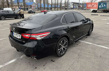 Седан Toyota Camry 2019 в Киеве