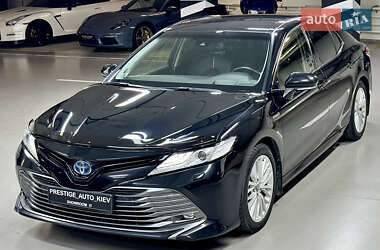 Седан Toyota Camry 2019 в Киеве