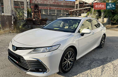 Toyota Camry 2021