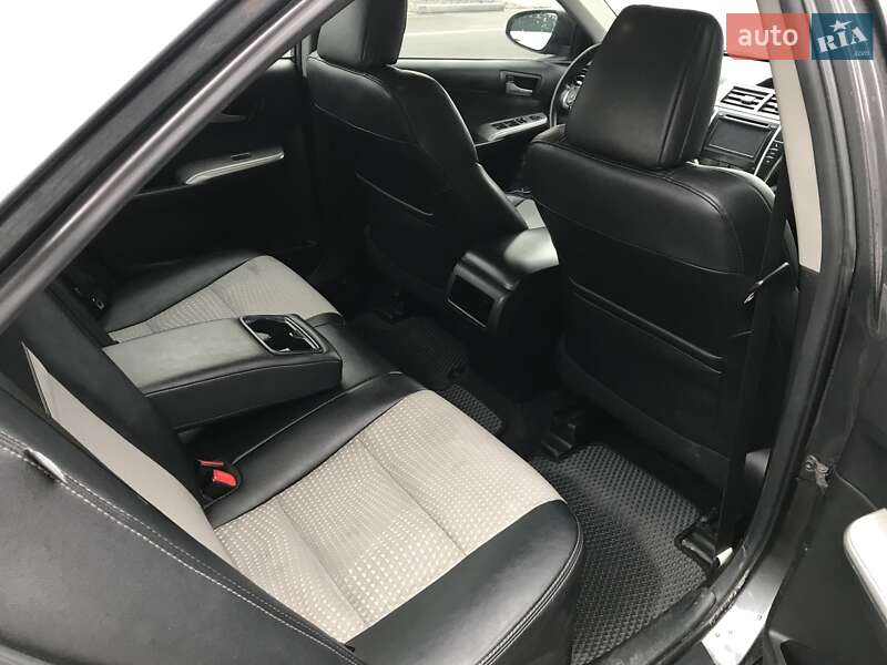 Седан Toyota Camry 2013 в Киеве
