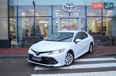 Седан Toyota Camry 2019 в Києві