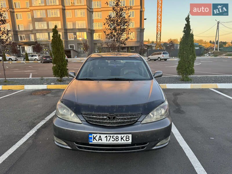 Седан Toyota Camry 2002 в Києві