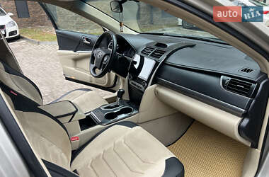 Седан Toyota Camry 2013 в Києві