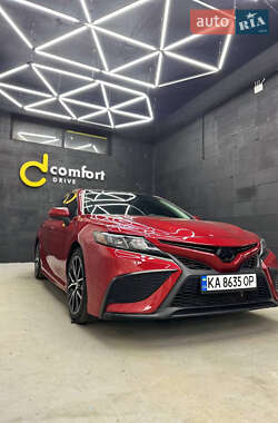 Седан Toyota Camry 2020 в Киеве