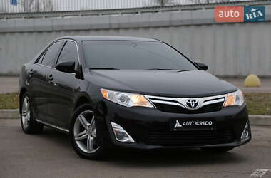 Седан Toyota Camry 2014 в Києві