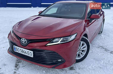 Седан Toyota Camry 2018 в Тернополе