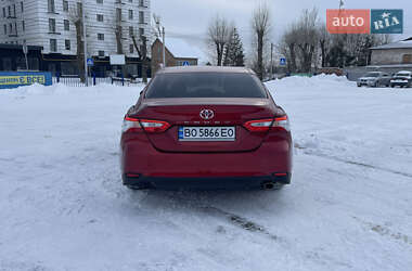 Седан Toyota Camry 2018 в Тернополе