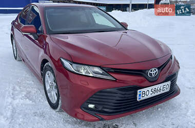 Седан Toyota Camry 2018 в Тернополе